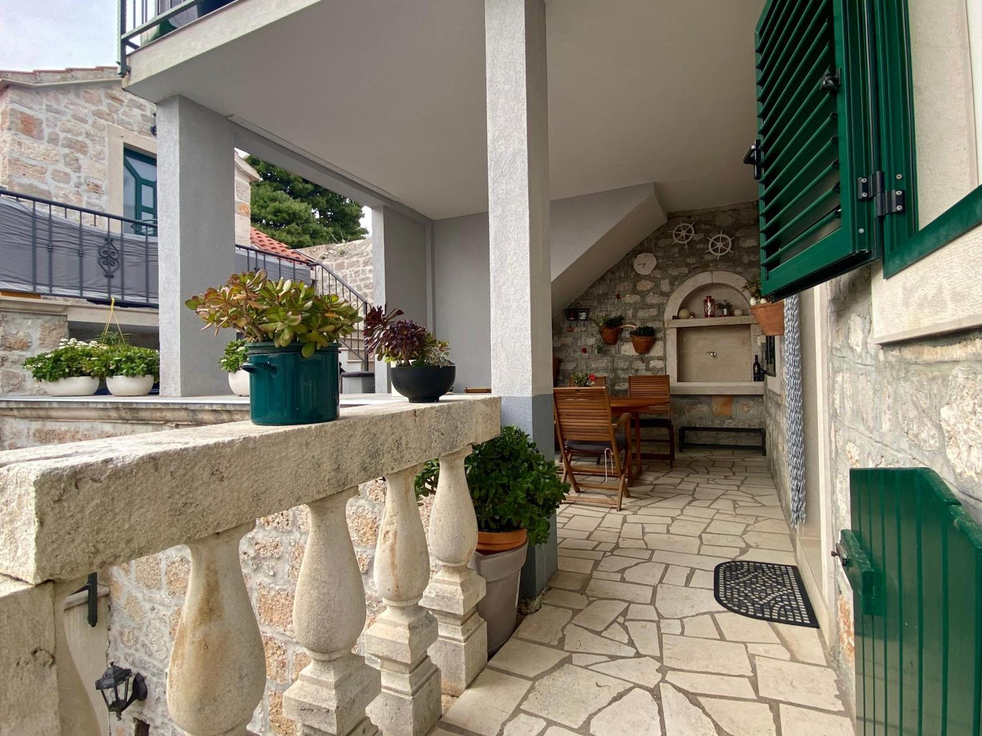 Apartment Simon - Old Stone Charm, Central Bol Life Экстерьер фото