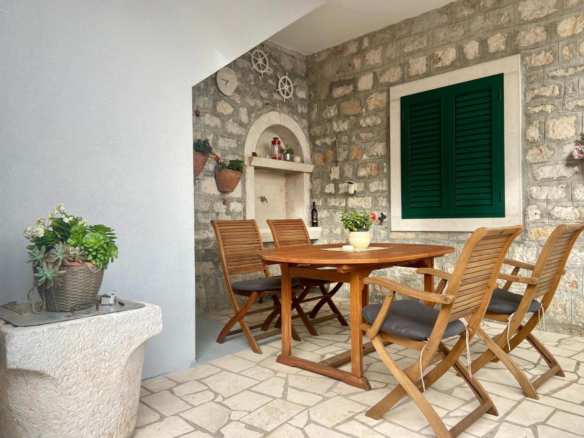 Apartment Simon - Old Stone Charm, Central Bol Life Экстерьер фото