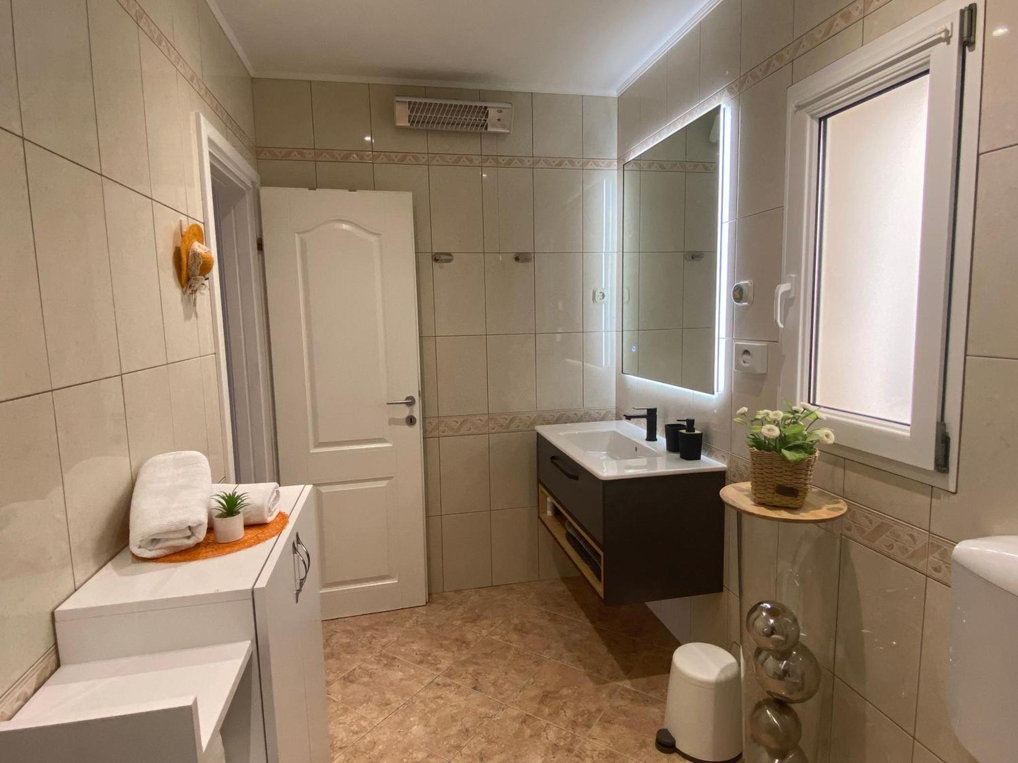 Apartment Simon - Old Stone Charm, Central Bol Life Экстерьер фото